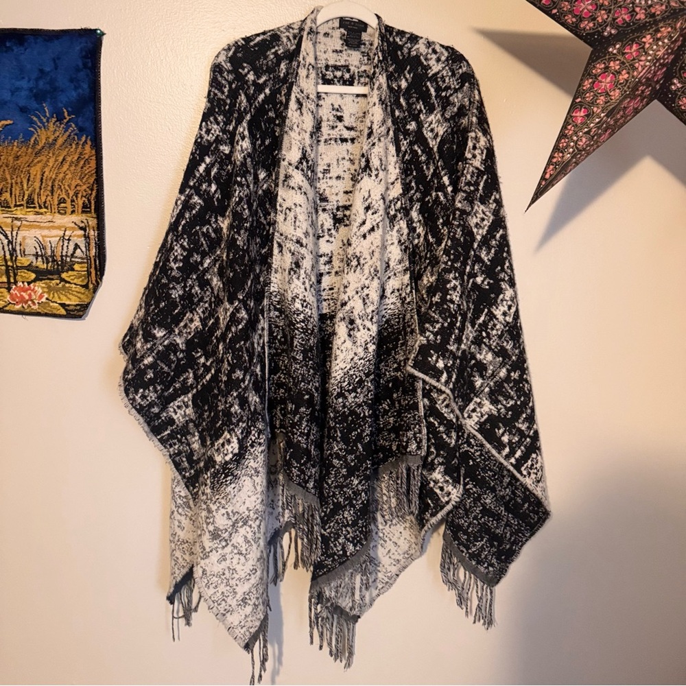 Rag & Bone Black and White Decorative Shawl